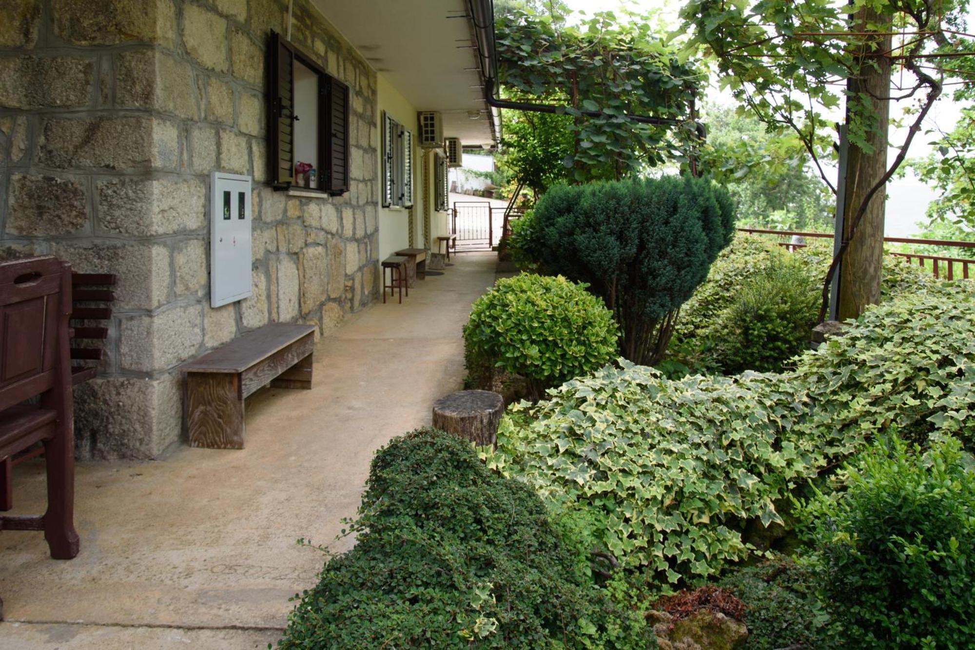 Apartments Cvitini Dvori Garjak Vrlika Exterior foto