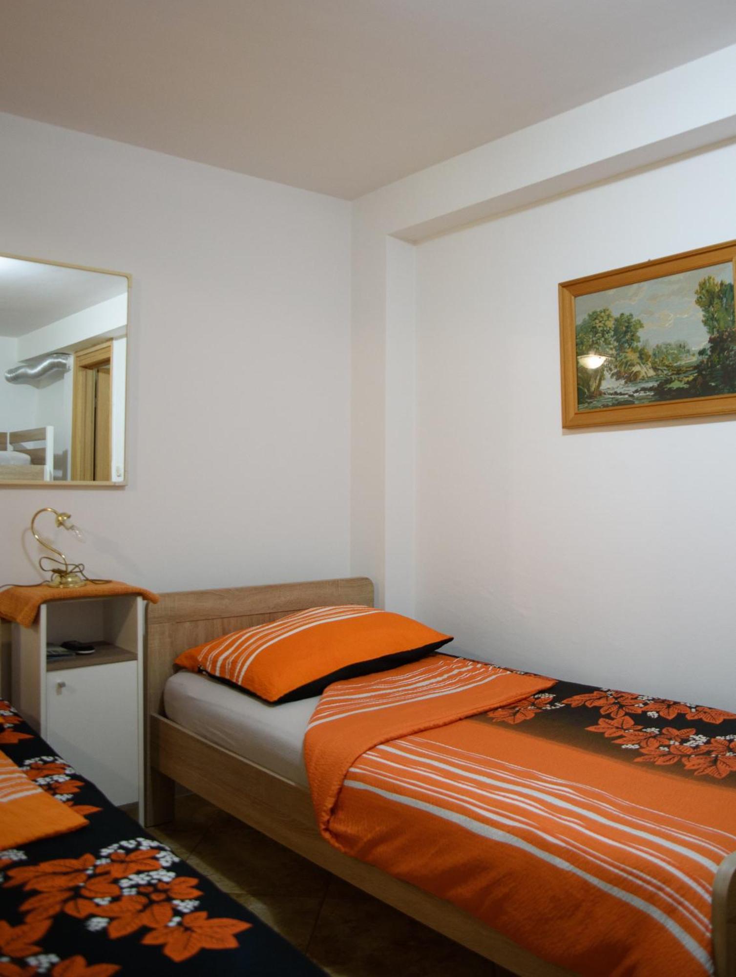 Apartments Cvitini Dvori Garjak Vrlika Exterior foto