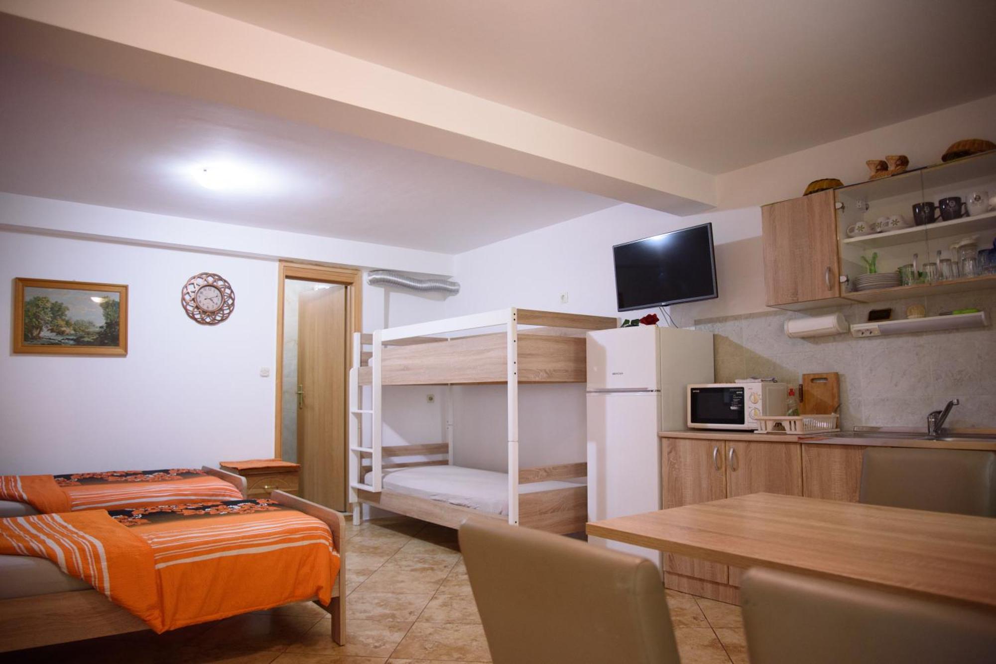 Apartments Cvitini Dvori Garjak Vrlika Exterior foto
