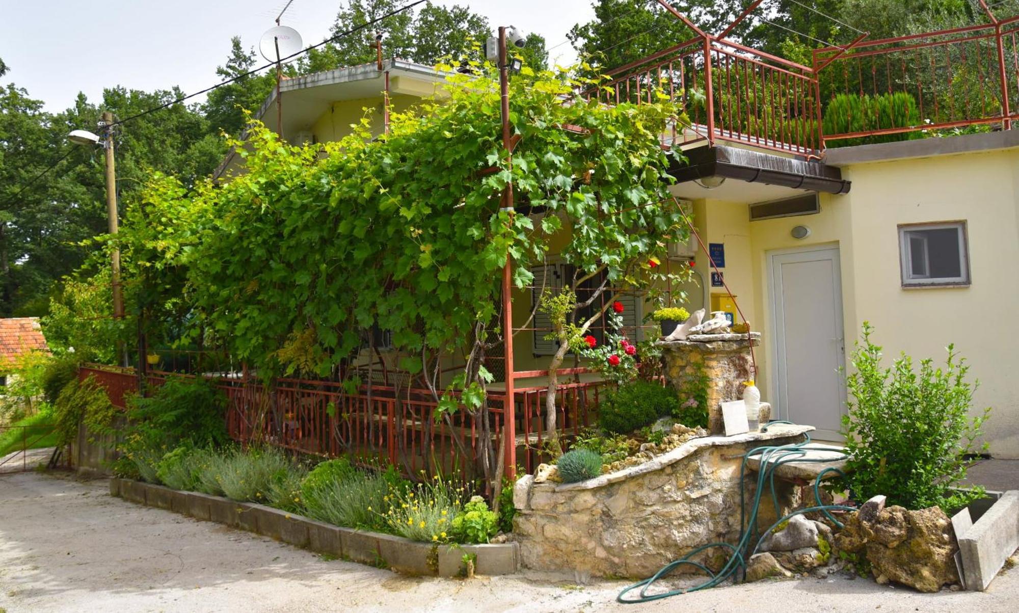 Apartments Cvitini Dvori Garjak Vrlika Exterior foto